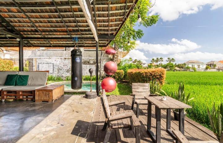 Big Brother Surf Inn Canggu Eksteriør bilde