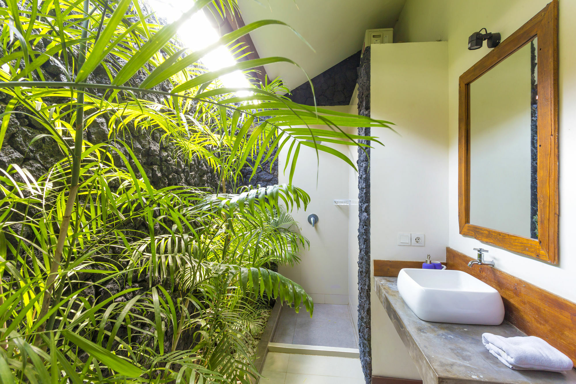 Big Brother Surf Inn Canggu Eksteriør bilde