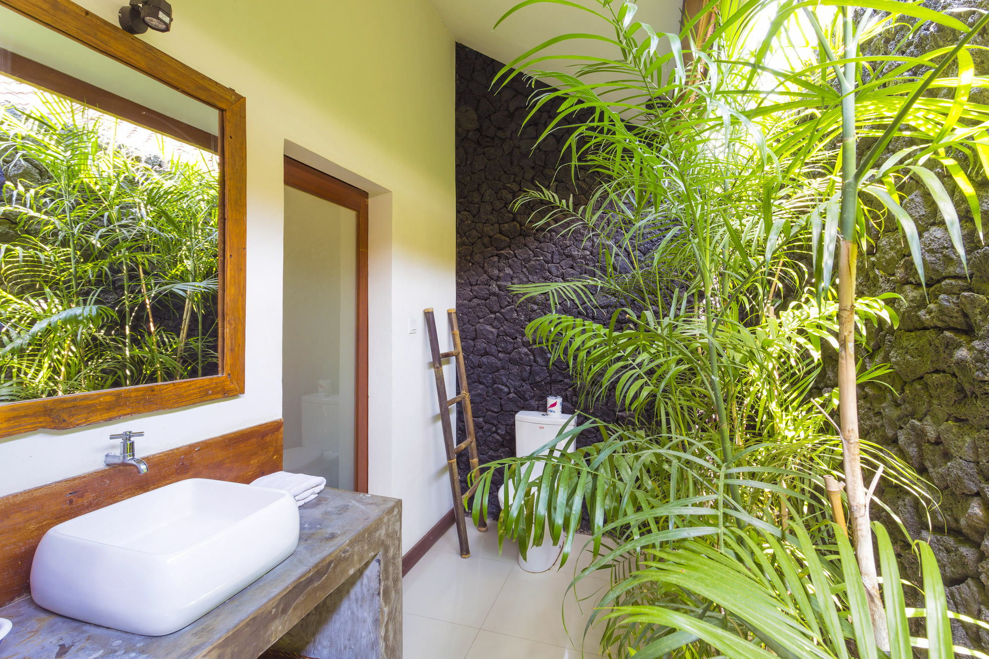 Big Brother Surf Inn Canggu Eksteriør bilde