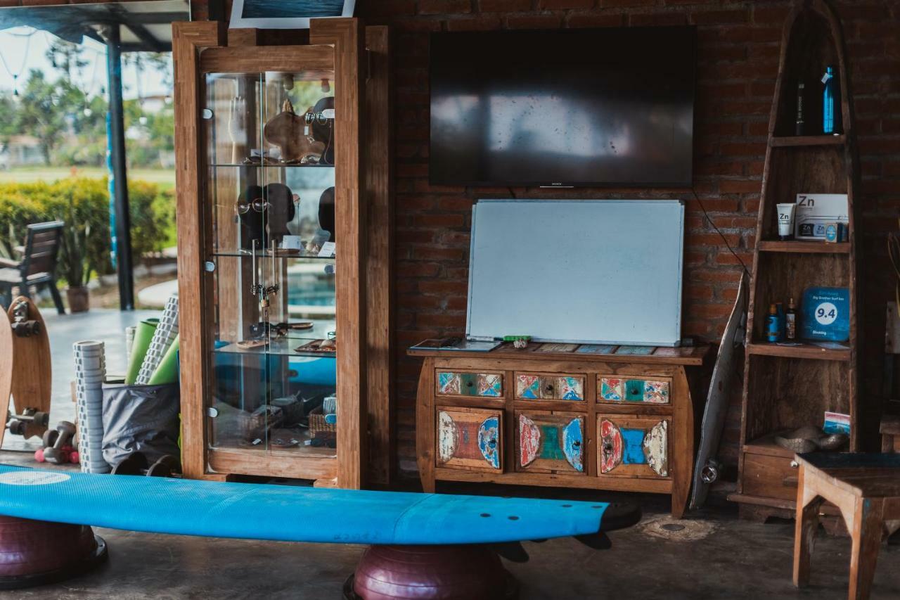 Big Brother Surf Inn Canggu Eksteriør bilde